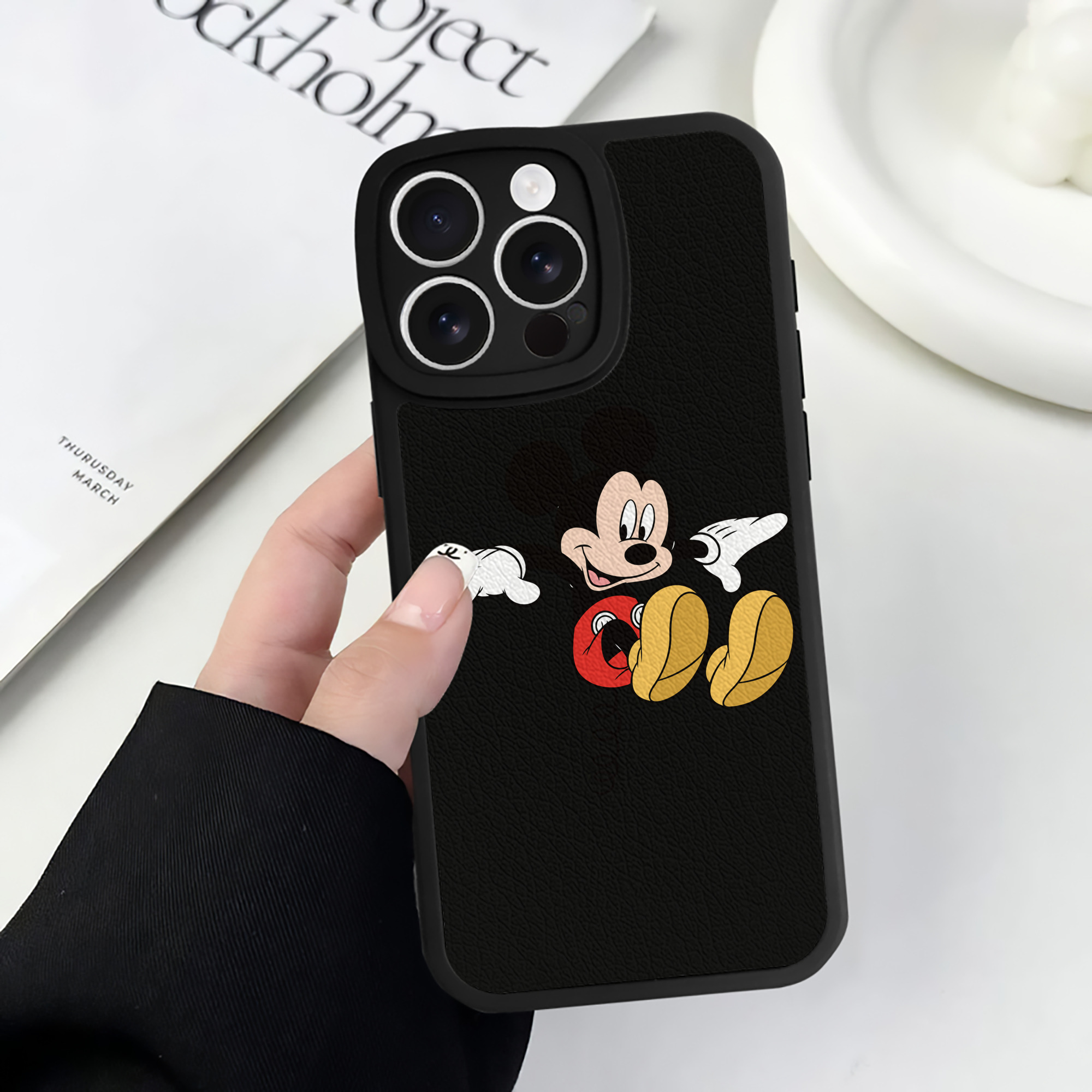 （画像用） ミッキーマウス Mickey Mouse 【iPhone 16シリーズ対応】シリコンスマホケース（レザー調） 材質：シリコン